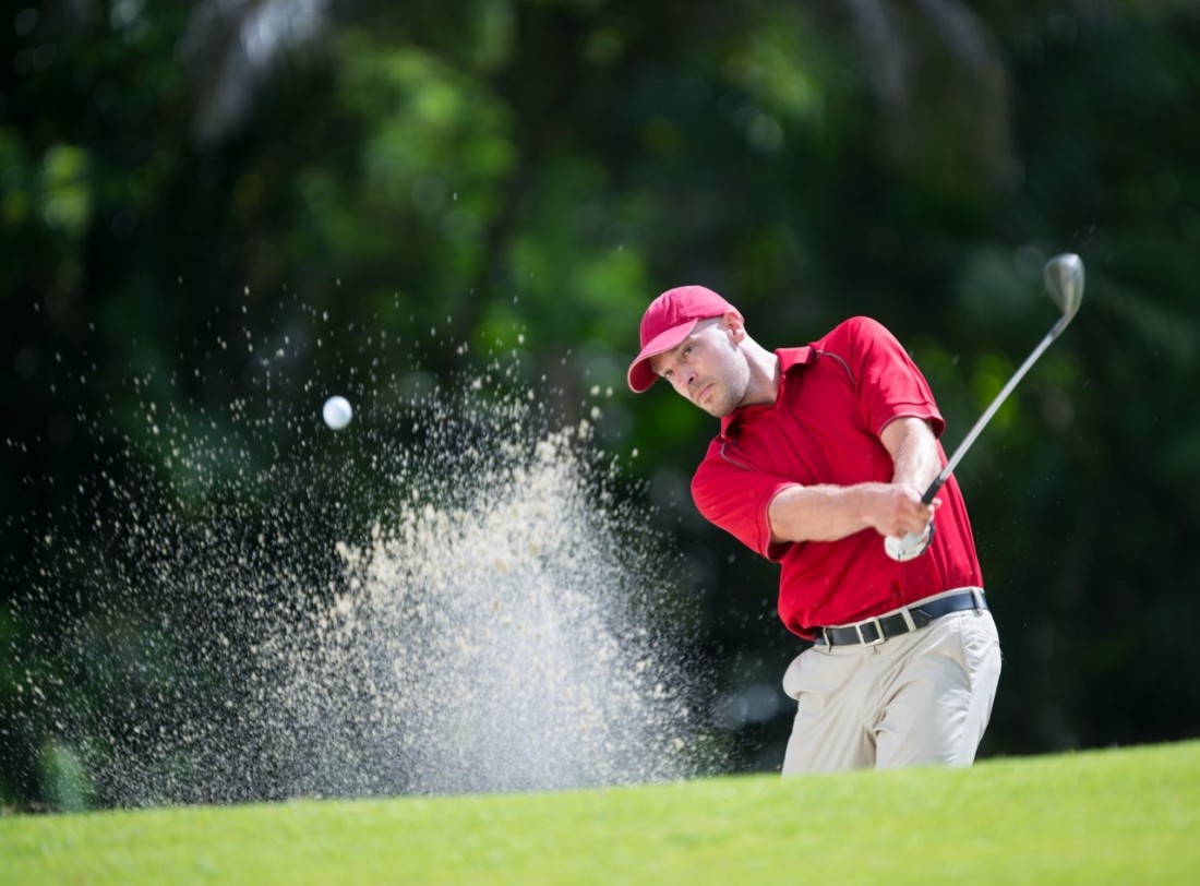 golfer takes three putts